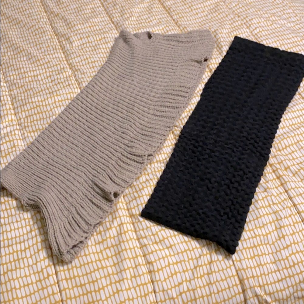 ❗️SOLD❗️2 in 1 Winter Scarves